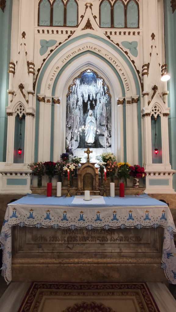 Meryem Ana heykeli, 2023. Notre Dame de Lourdes. Foto Enis Can Kilimci.