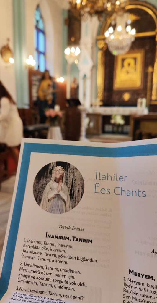 İlahiler Sayfası, 2023. Notre Dame de Lourdes. Foto Enis Can Kilimci.