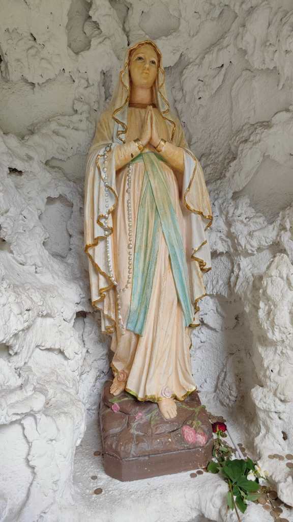 Meryem Ana heykeli, 2023. Notre Dame de Lourdes. Foto Enis Can Kilimci.